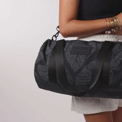 Keep It Light Sporty Duffle | Lei Stand
